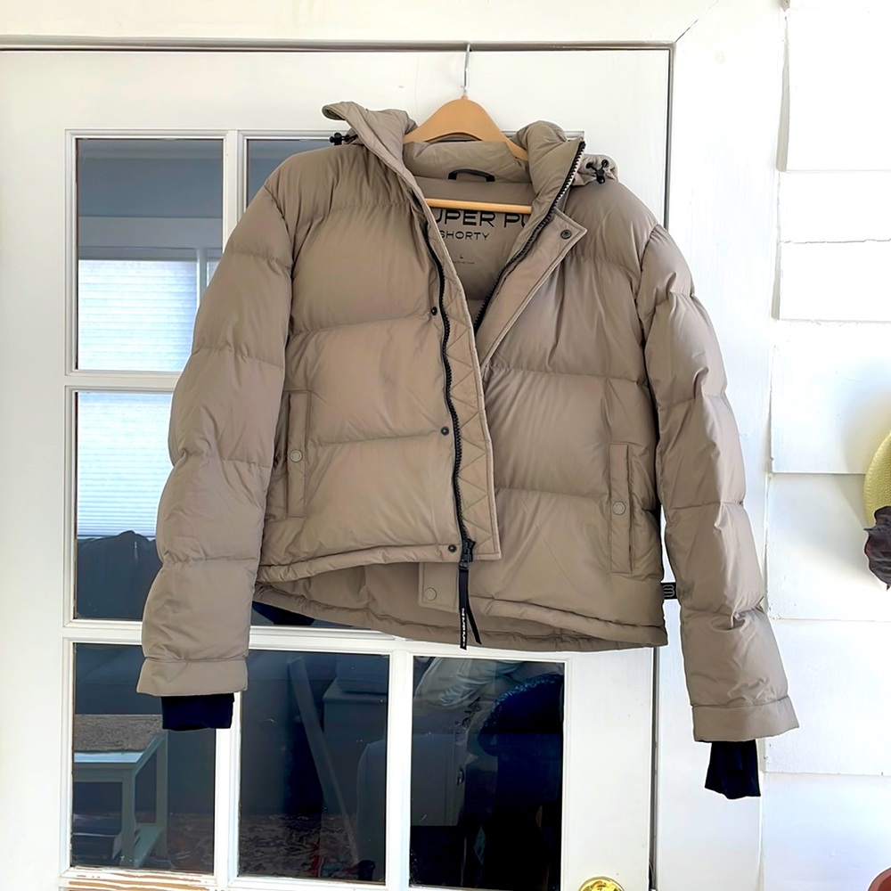 COPY - Aritzia Super Puff Shorty in Modern Taupe